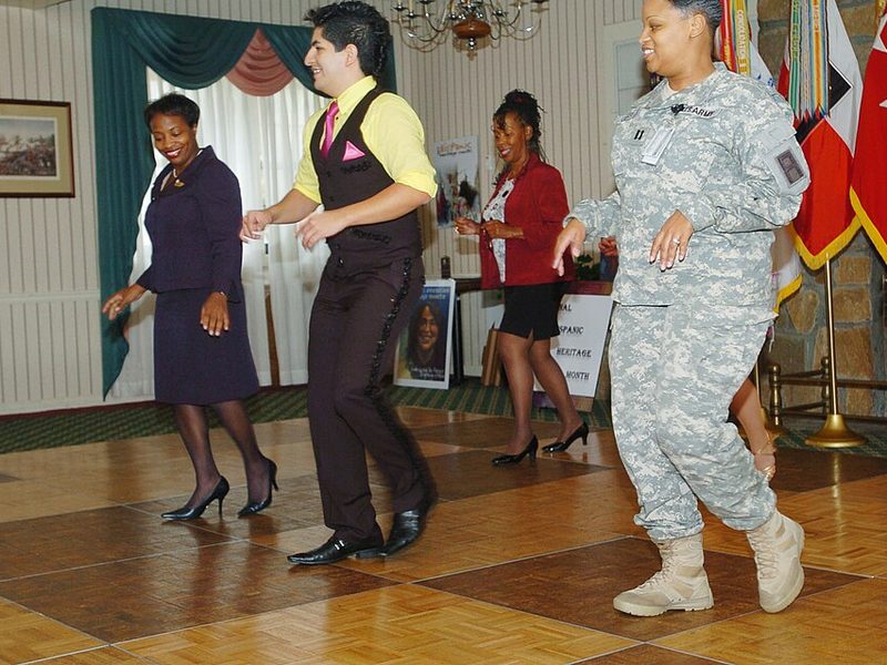 Live salsa dancing in Santurce